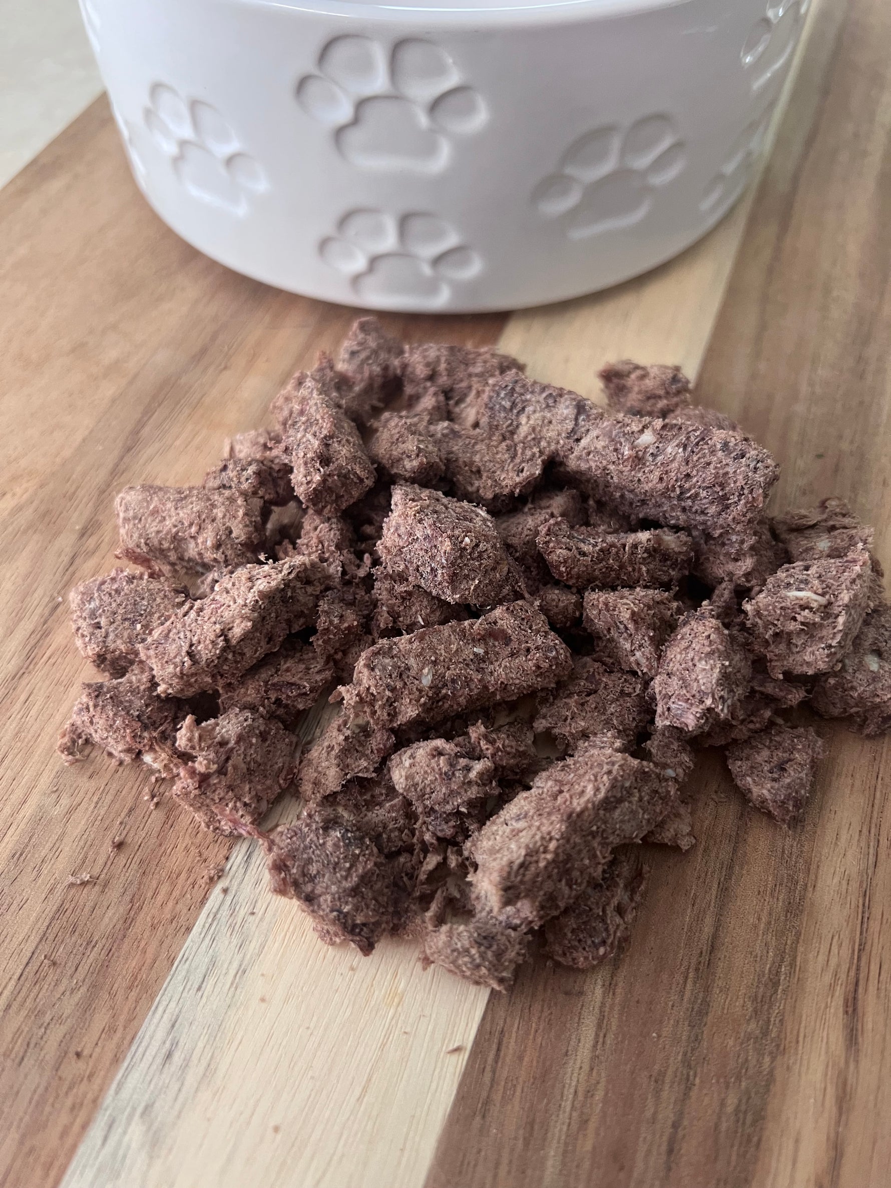 Complete and balanced freeze-dried raw beef dog food with tripe bone and organs