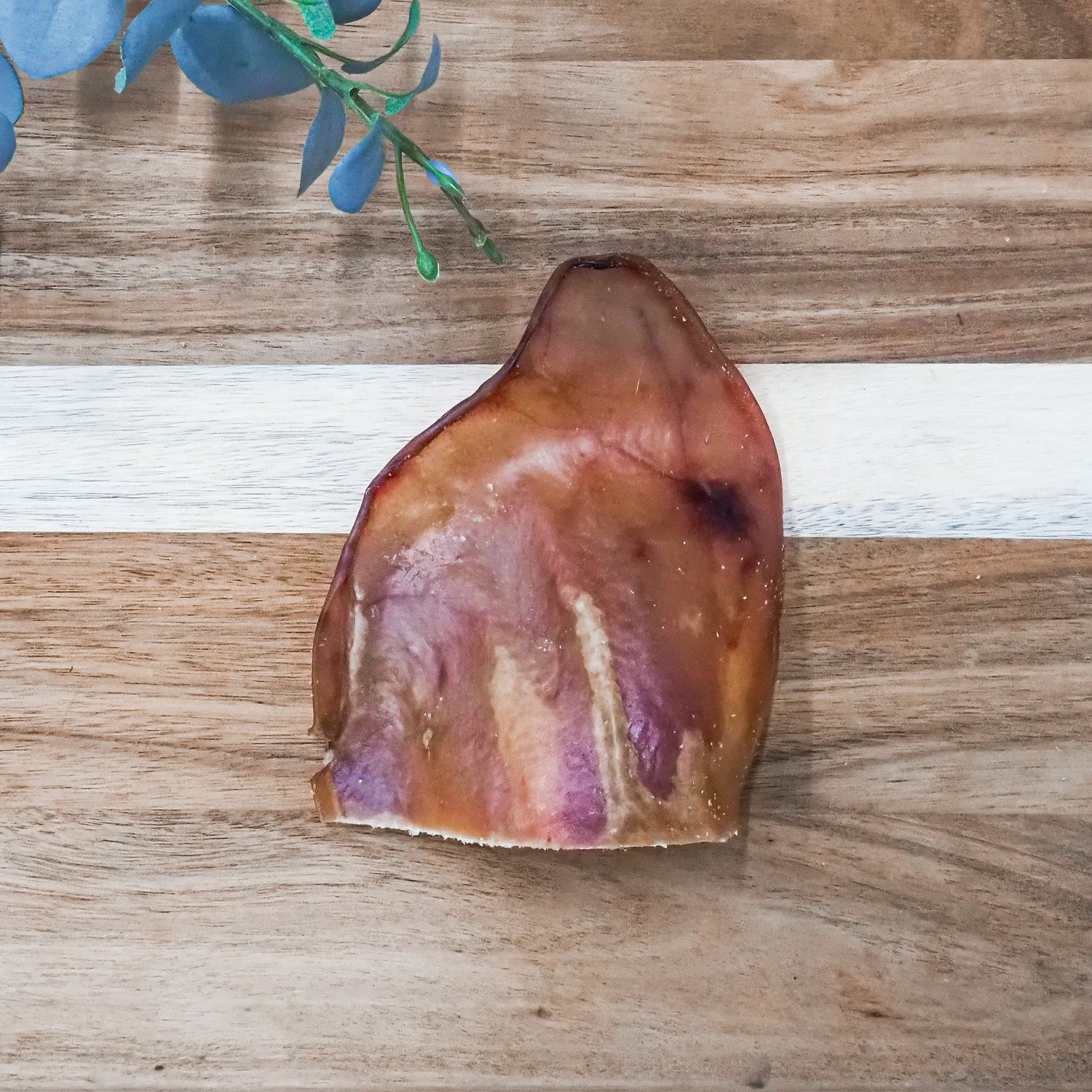 Pig ears dog chews, natural single-ingredient treat to satisfy chewing instincts.